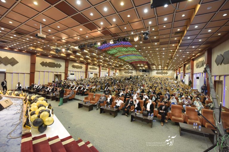 فیلمبرداری وعکاسی سمینار در اصفهان ادینه